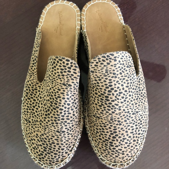 Universal Thread Shoes - Cheetah Slides